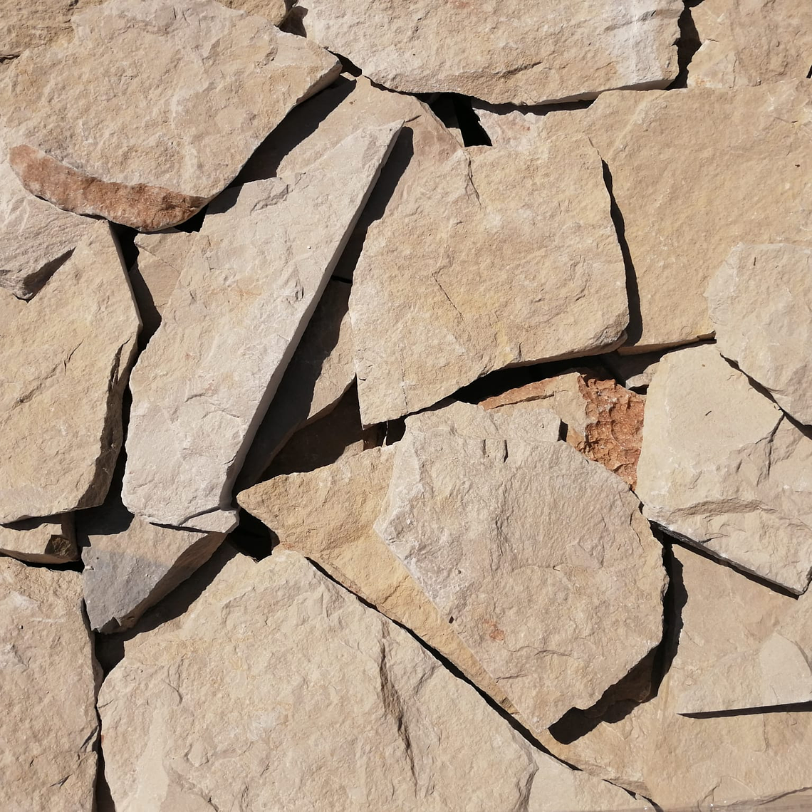 Laje em pedra rustica para revestimento | Creme 1