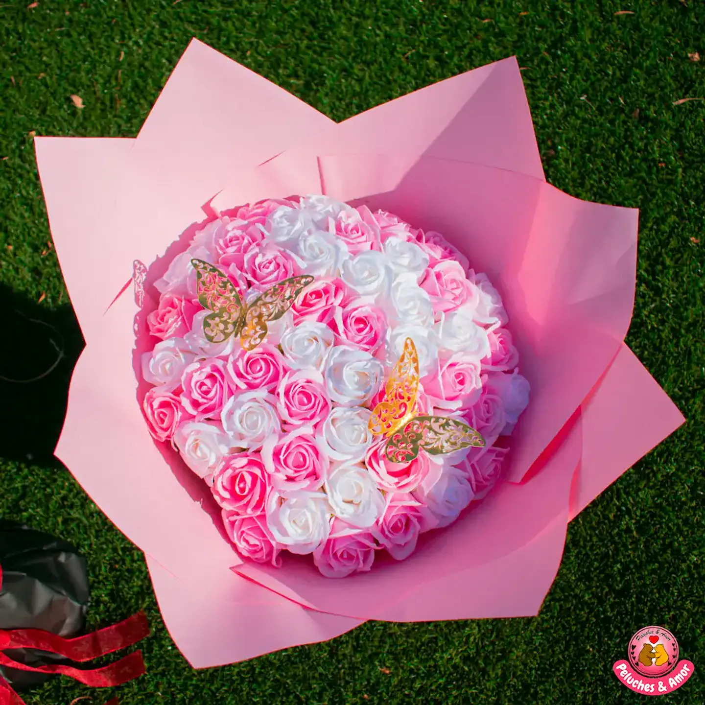 Ramo de 50 Rosas Eternas Palo Rosa (Blanco y Rosa) 1