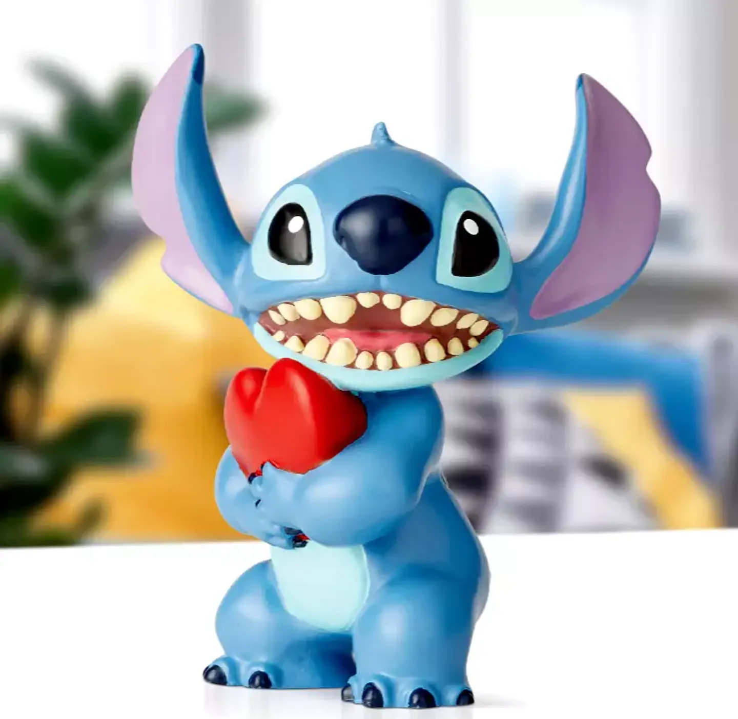 Estatua Stitch Enamorado con Corazón - Disney Originals Showcase 7
