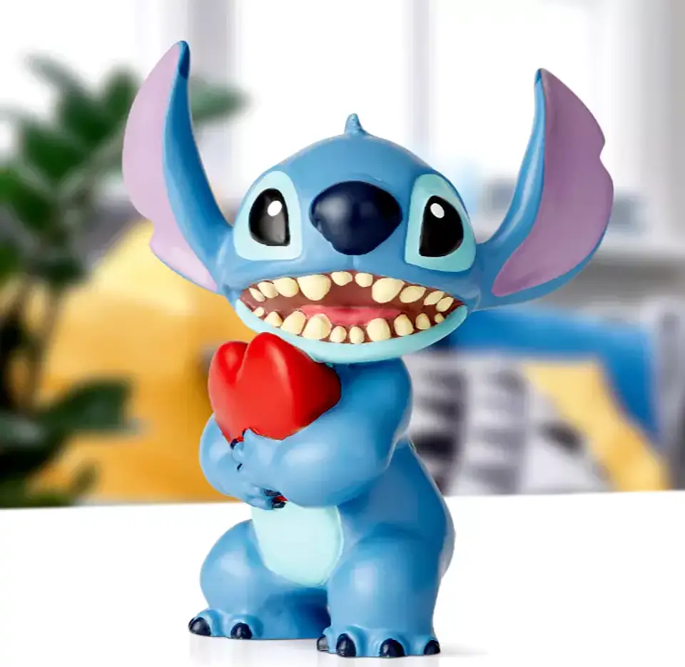 Estatua Stitch Enamorado con Corazón - Disney Originals Showcase 7