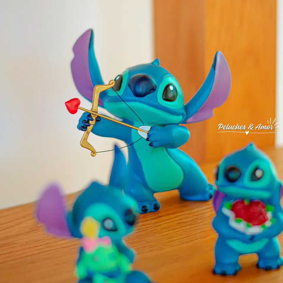 Estatua Stitch con Flecha de Cupido - Disney Originals Showcase 2