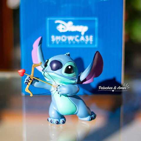 Estatua Stitch con Flecha de Cupido - Disney Originals Showcase