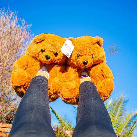 Pantuflas Peluche Osito Café – Regalo Suave y Tierno