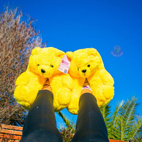 Pantuflas Peluche Osito Amarillo – Regalo Suave y Tierno