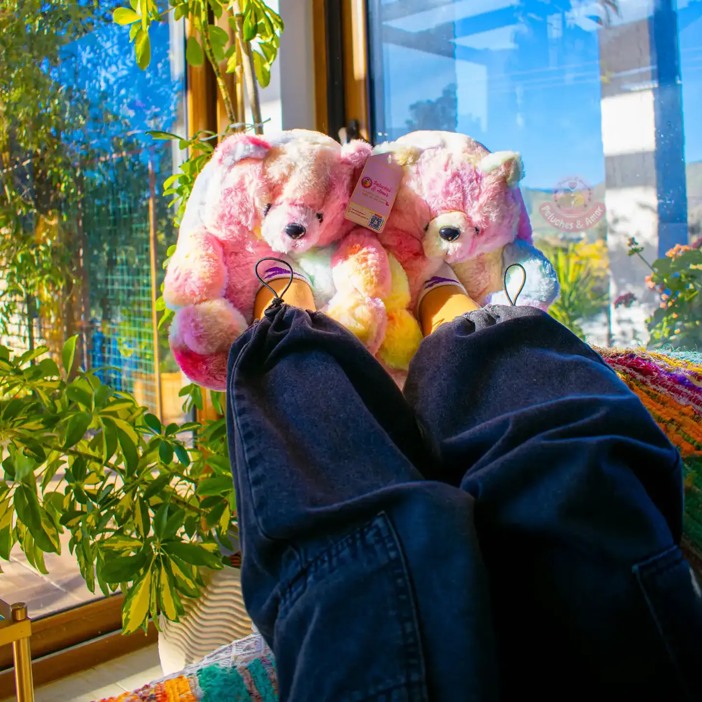 Pantuflas Peluche Osito Pastel Multicolor – Regalo Suave y Tierno 2