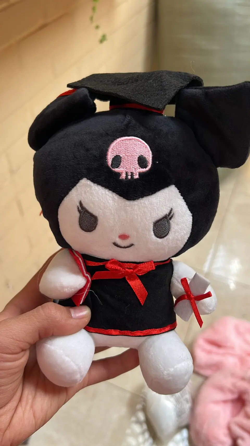 Peluche de Kuromi Graduación 25 CM 2