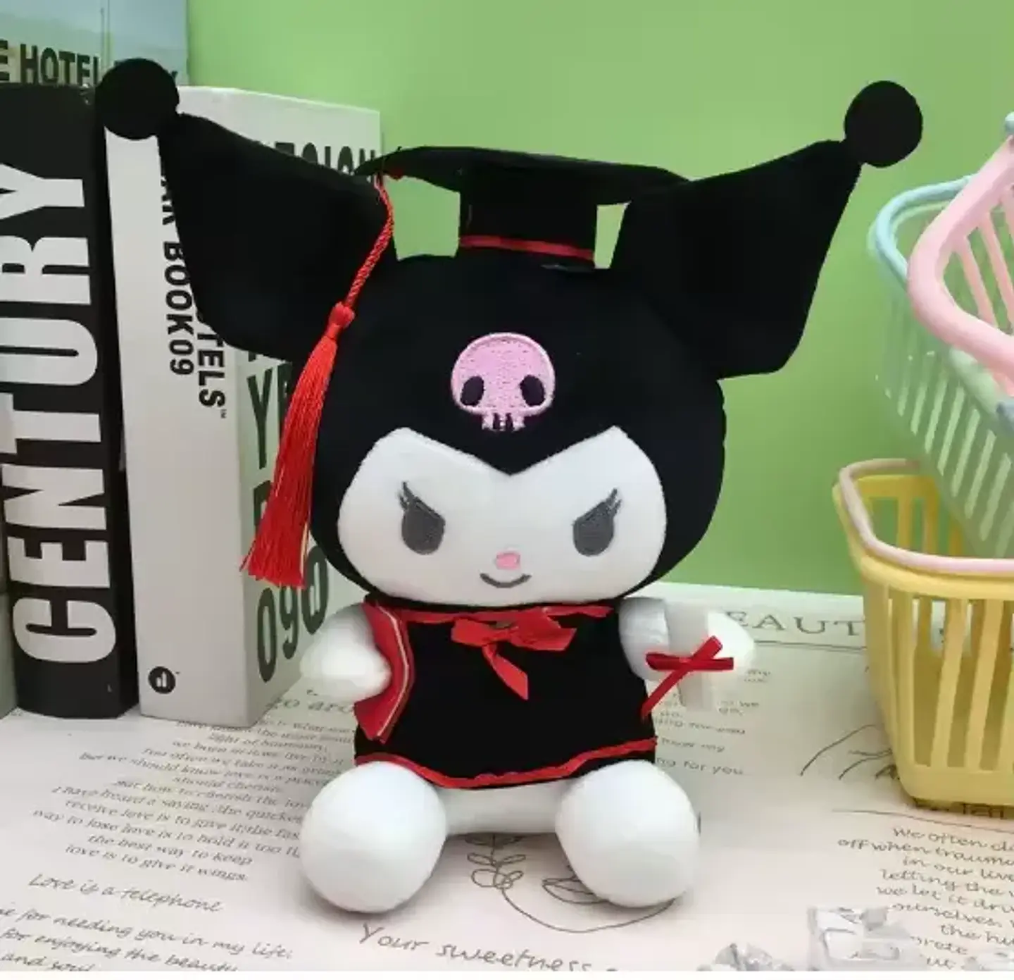 Peluche de Kuromi Graduación 25 CM 1