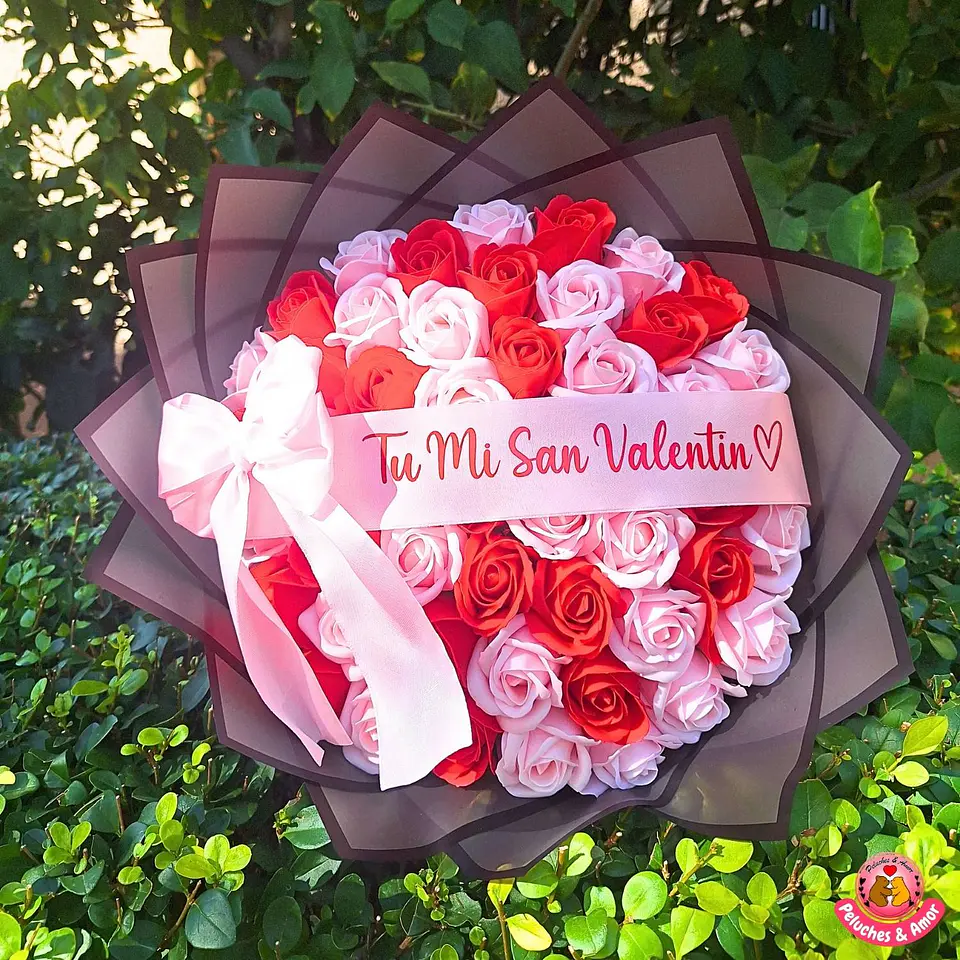 Ramo de 50 Rosas Eternas Rojo/Rosa con Cinta 1