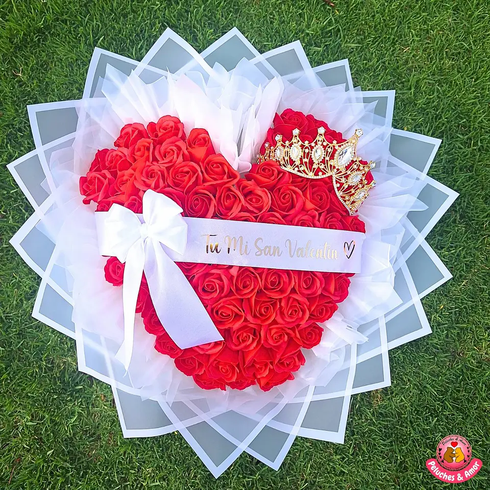 Ramo de 75 Rosas Eternas con Forma Corazón, Corona y Cinta 2