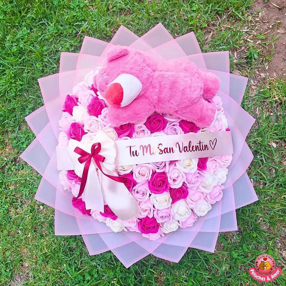 Ramo de 100 Rosas Eternas Paleta Rosa con Peluche Lotso y Cinta 2