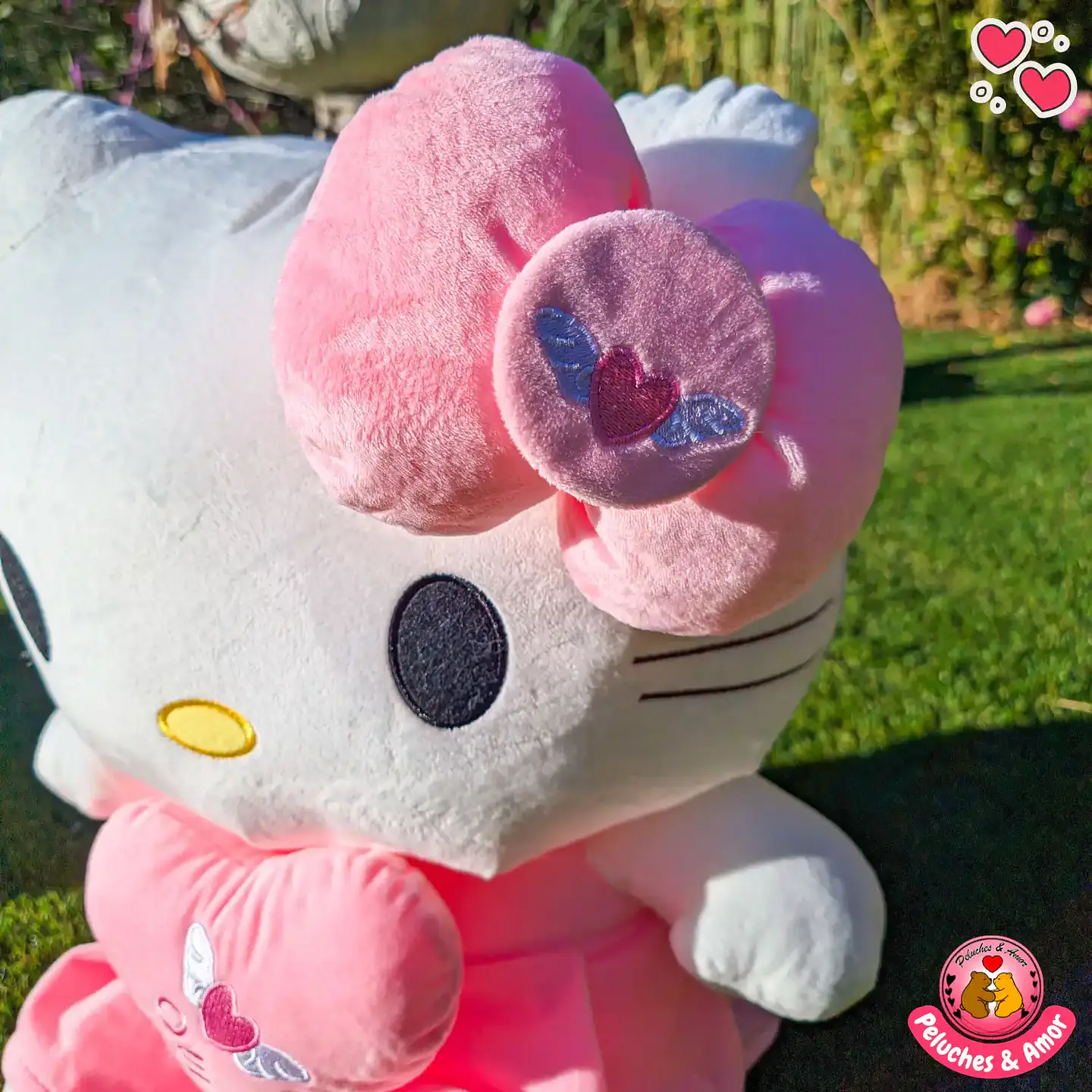 Peluche Hello Kitty Love con Corazón Rosado 55 cm 2