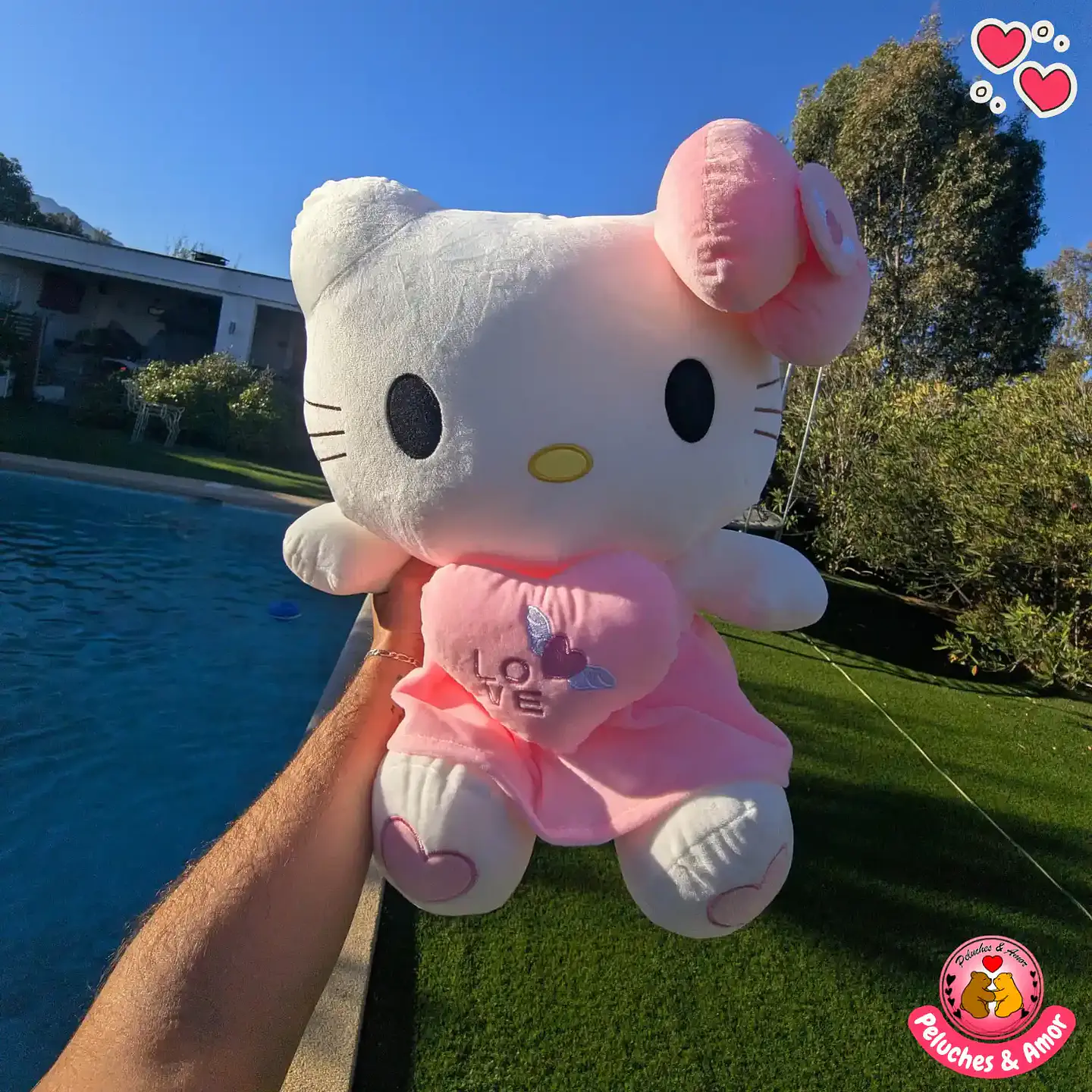 Peluche Hello Kitty Love con Corazón Rosado 55 cm 4