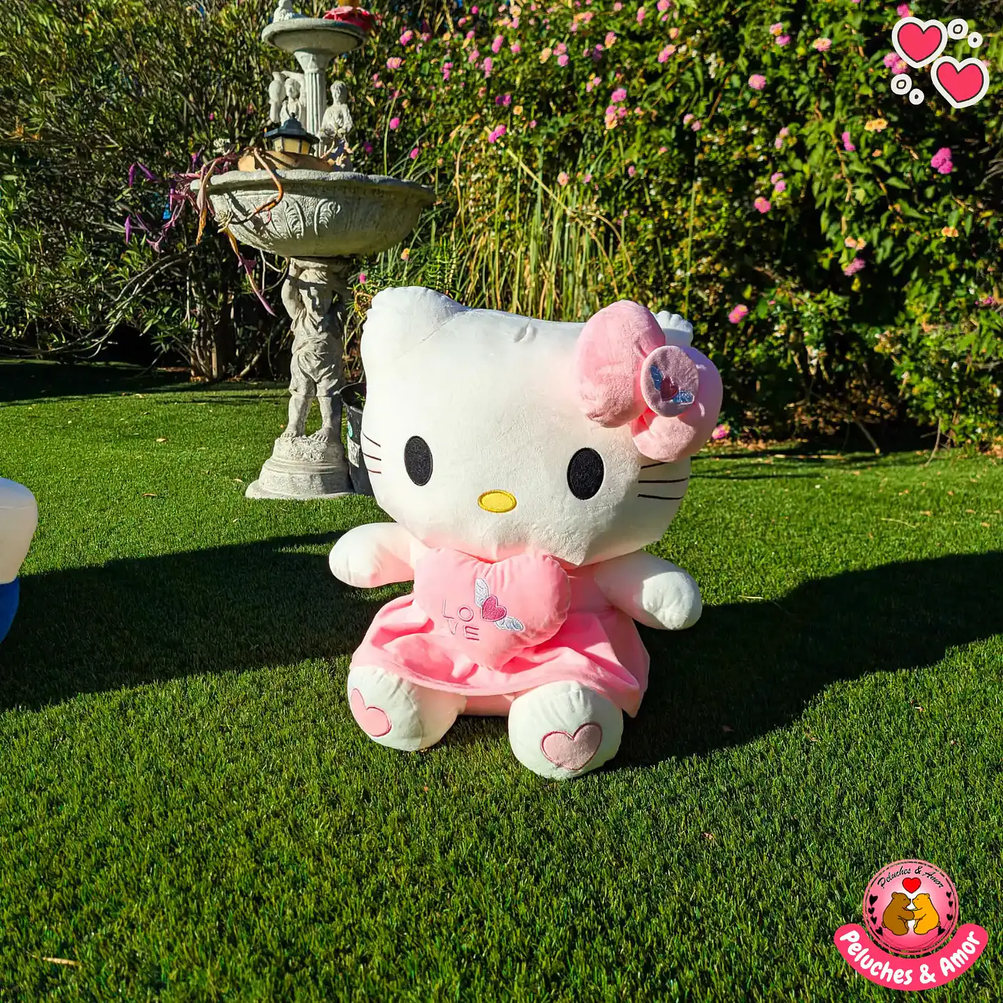 Peluche Hello Kitty Love con Corazón Rosado 55 cm 5
