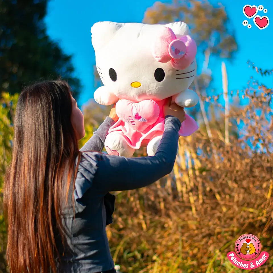 Peluche Hello Kitty Love con Corazón Rosado 55 cm 1