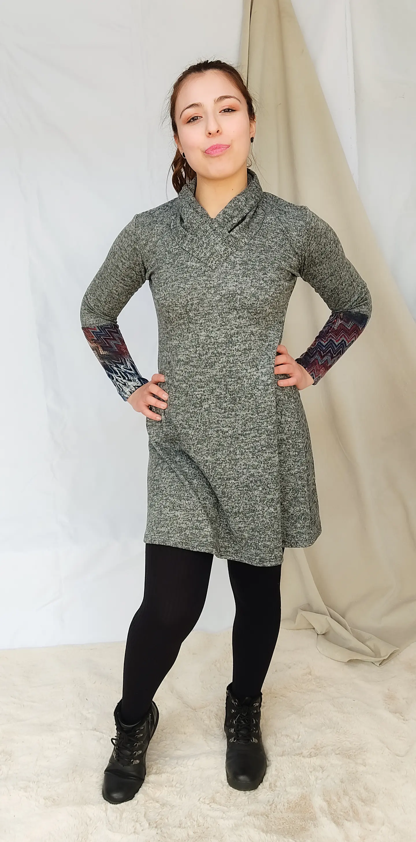 Vestido de lanilla cuello V color gris 1