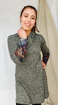 Vestido de lanilla cuello V color gris - Miniatura 3