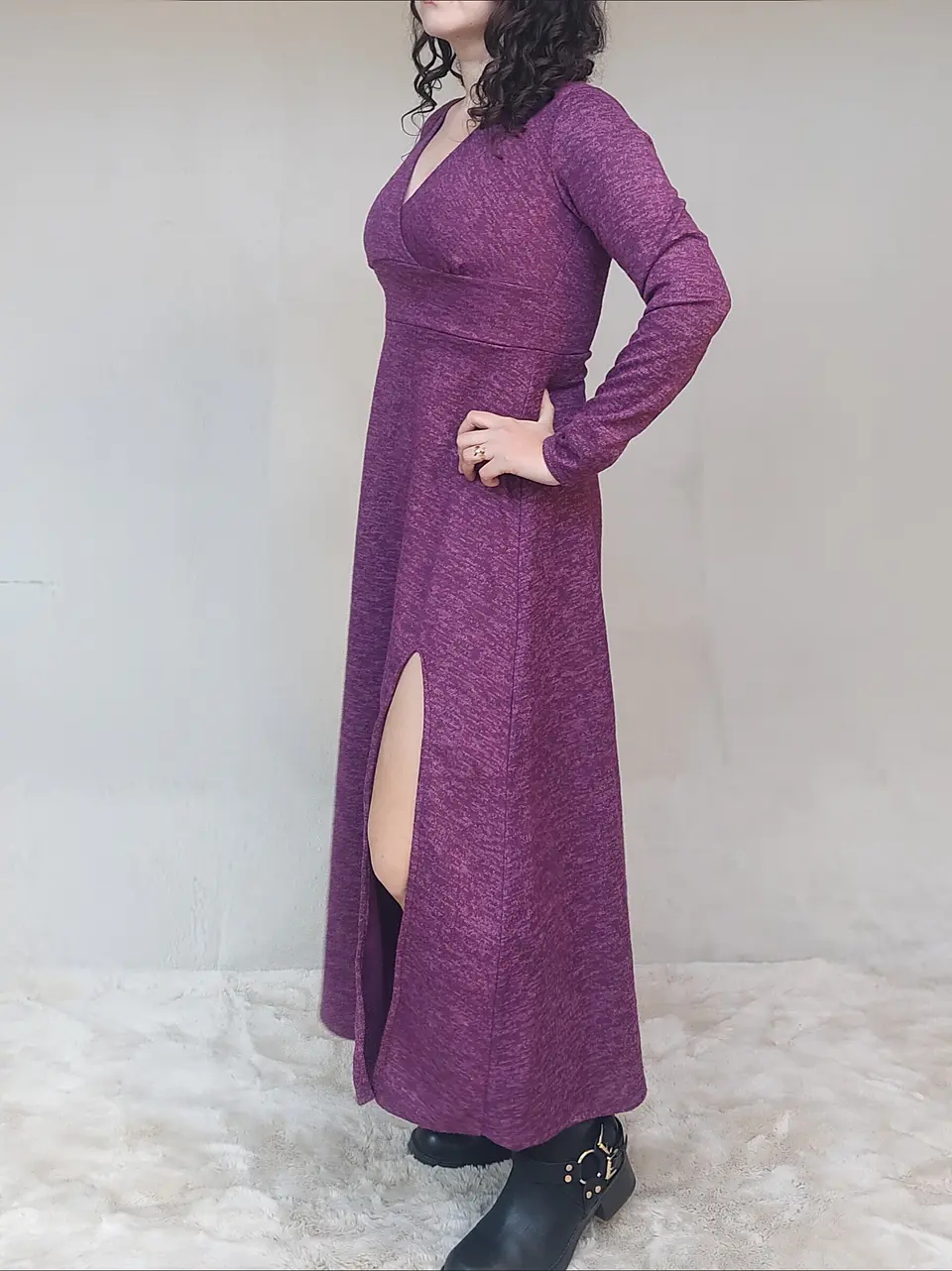 Maxi vestido lanilla escote en V color guinda  2
