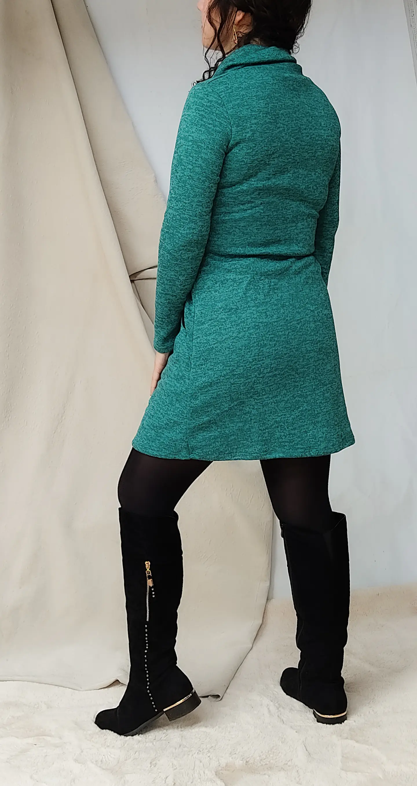 Vestido de lanilla cuello tortuga color turquesa con bolsillos 3
