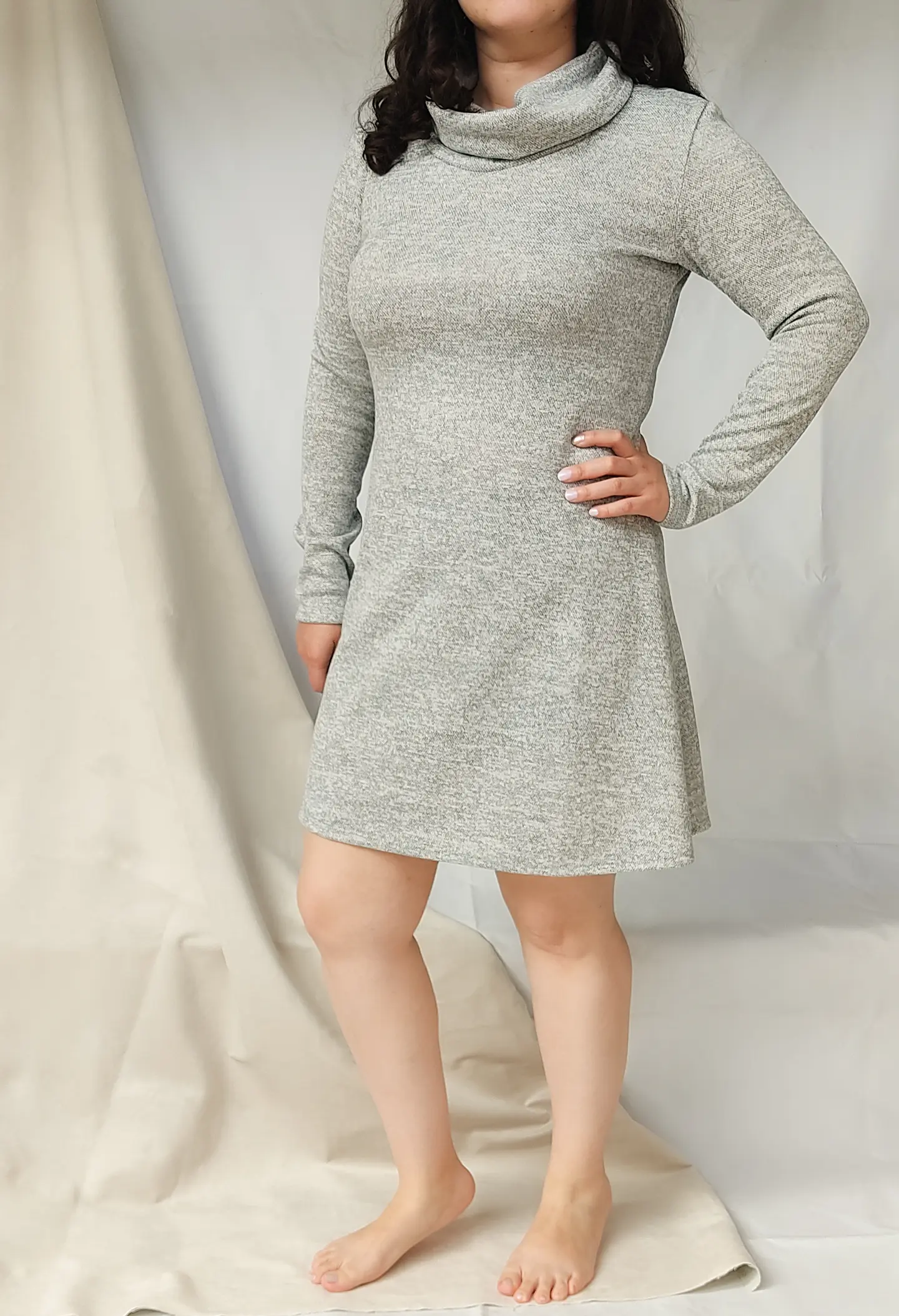 Vestido de lanilla cuello tortuga color gris 2