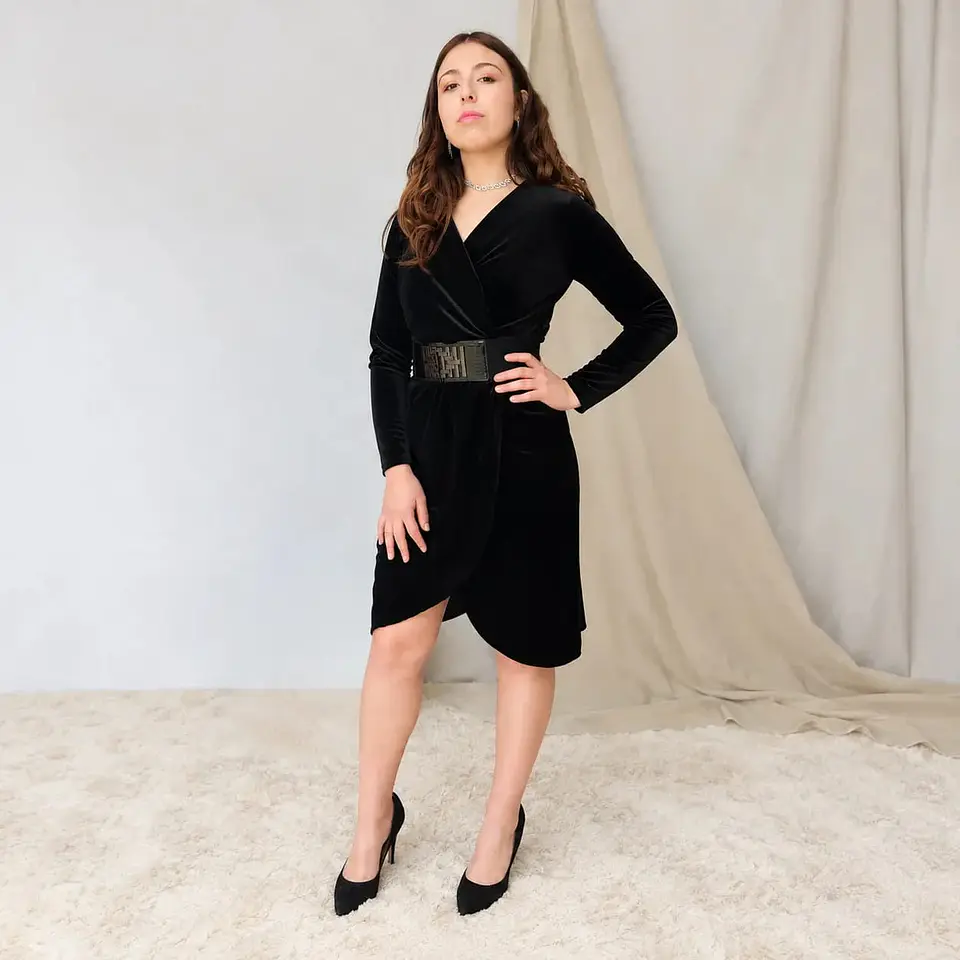 Vestido velvet black asimétrico  1