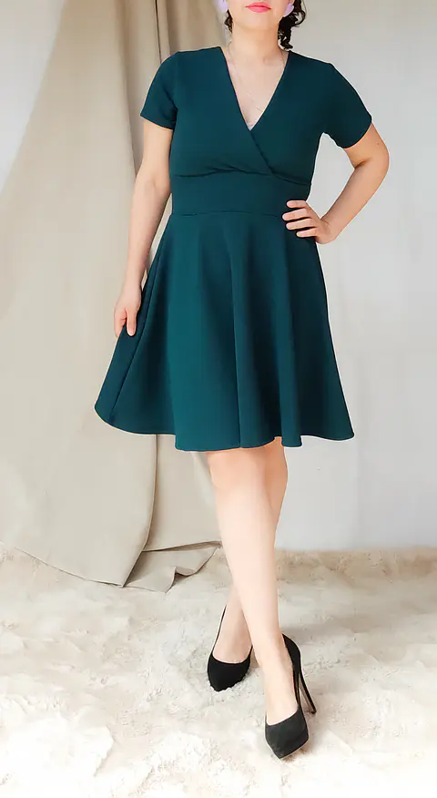 Vestido tipo skater verde esmeralda manga corta