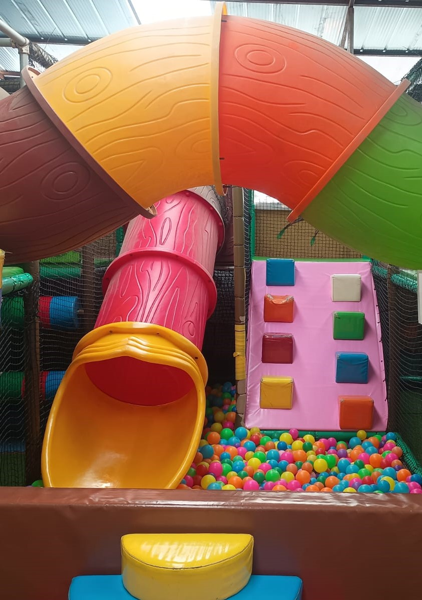 Tobogan de plastico cerrado 2