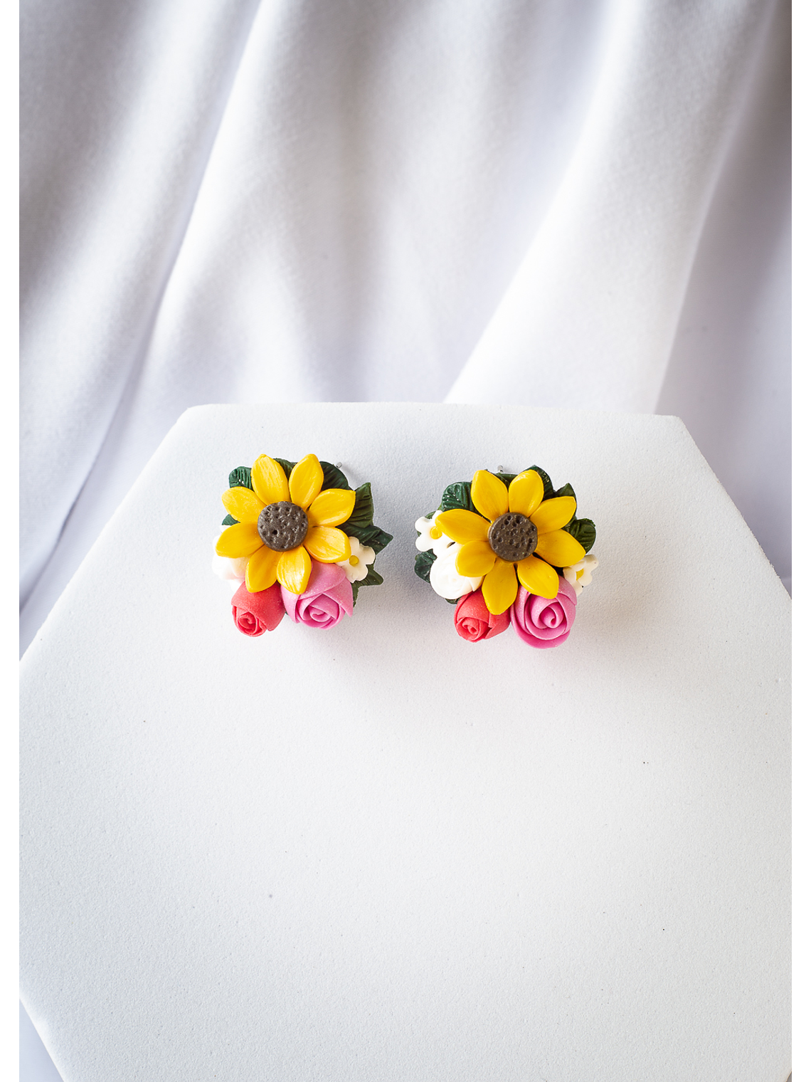 Aritos de arcilla polimérica Pequeño ramo de flores 1