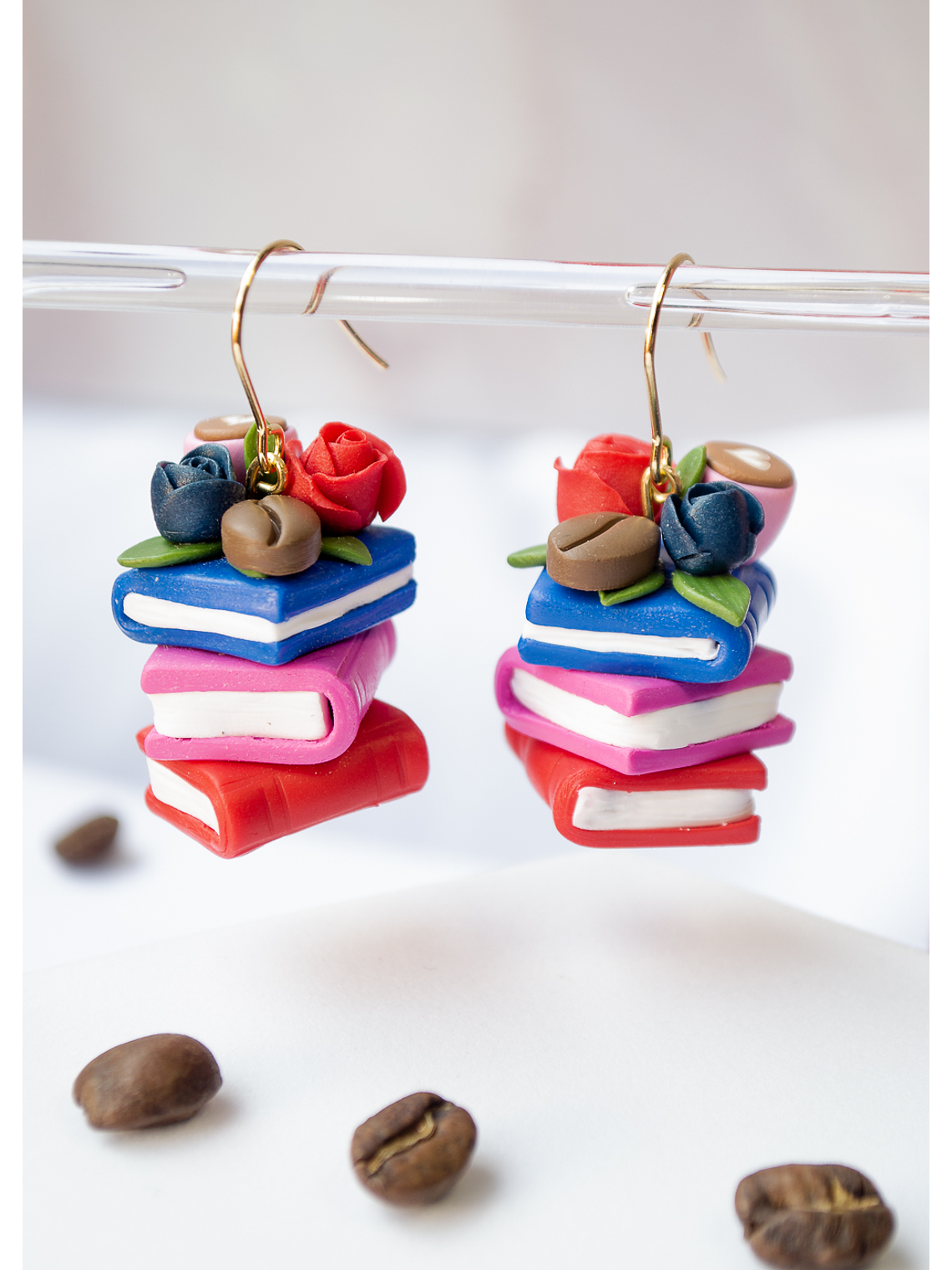 Aros de arcilla polimérica Café y Libros  2