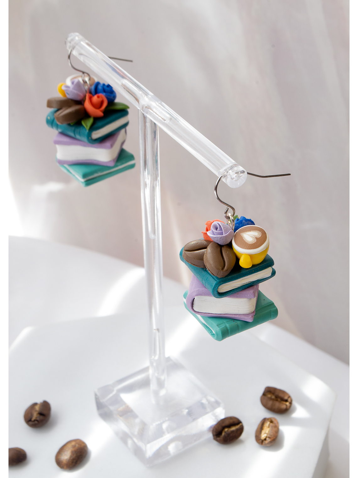 Aros de arcilla polimérica Café y Libros  3