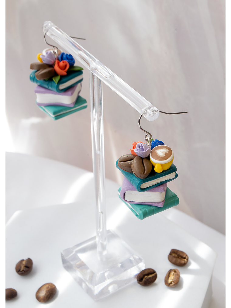 Aros de arcilla polimérica Café y Libros  3