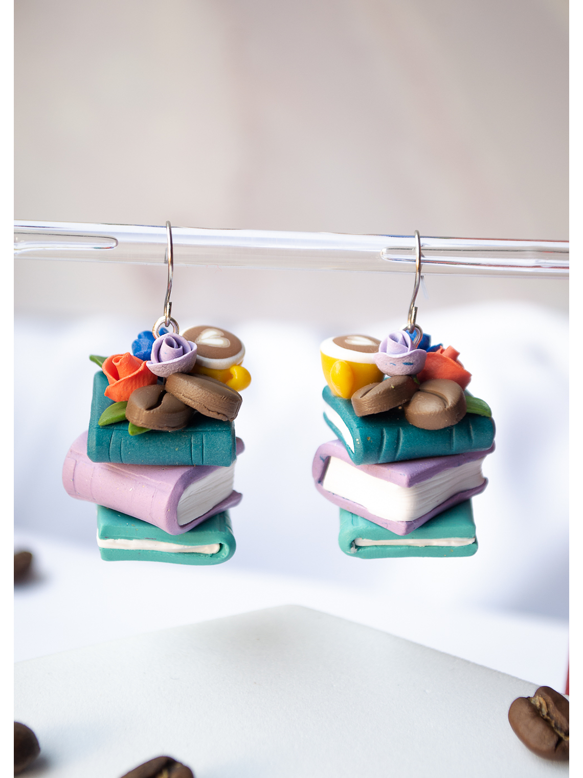 Aros de arcilla polimérica Café y Libros  2