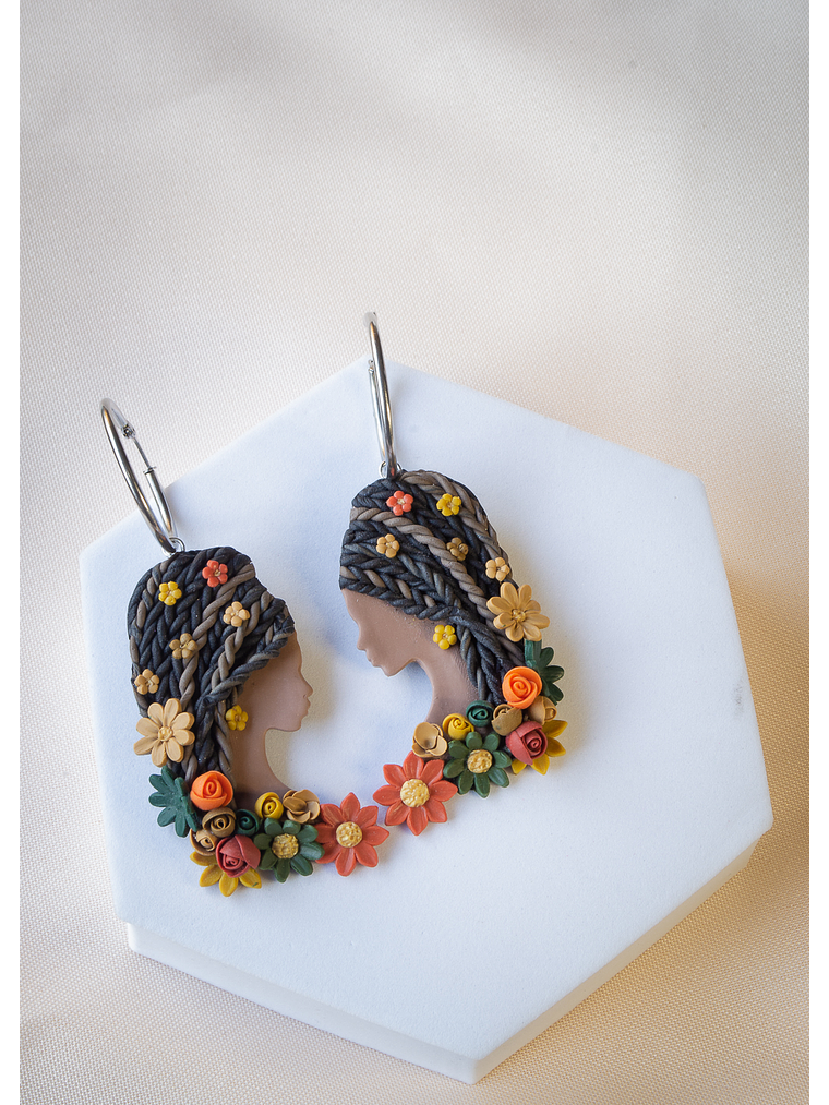 Aros de arcilla polimérica diseño Afro mujer soñadora  2