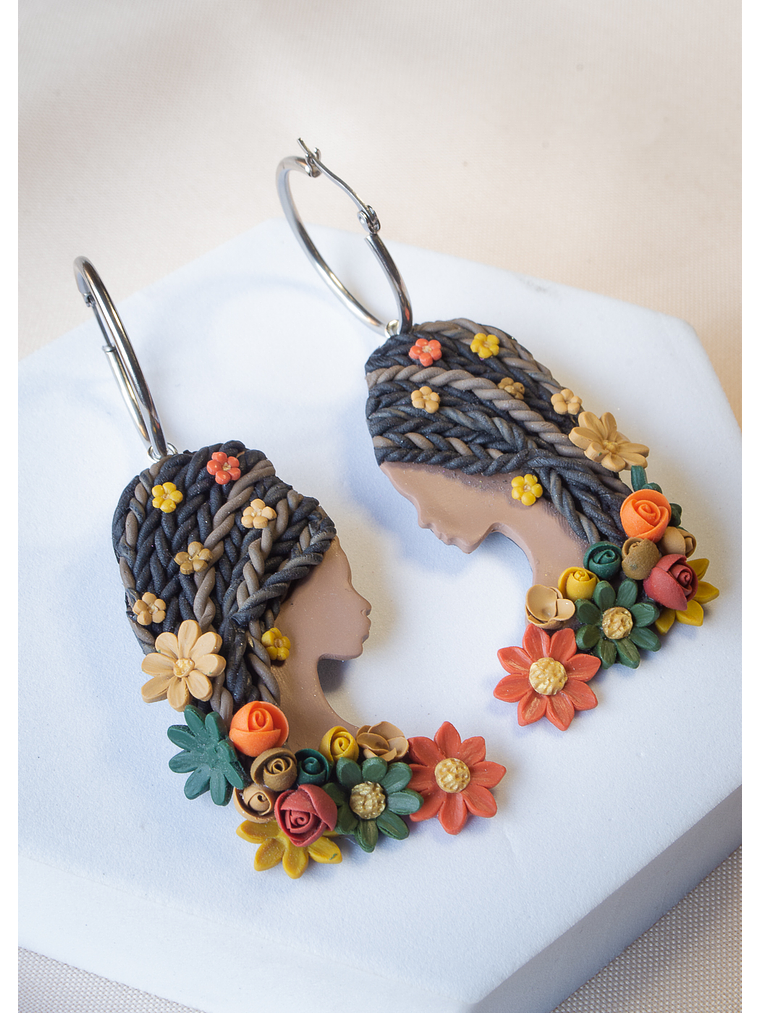 Aros de arcilla polimérica diseño Afro mujer soñadora  3