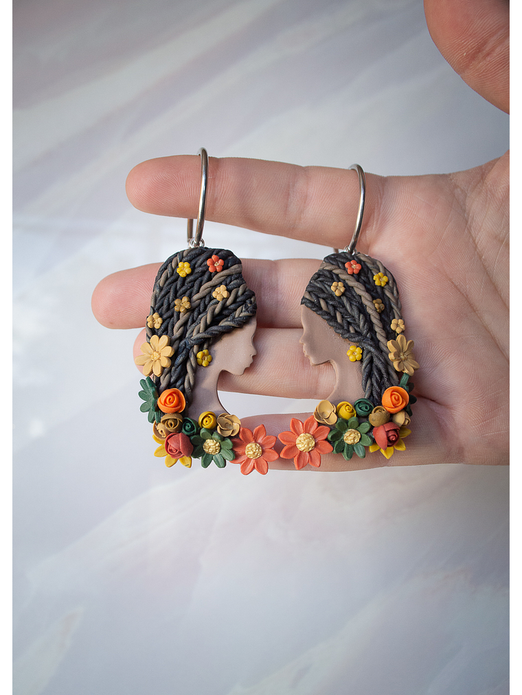 Aros de arcilla polimérica diseño Afro mujer soñadora  4