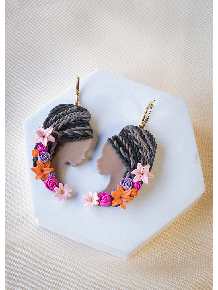 Aros de arcilla polimérica diseño Afro mujer soñadora  2