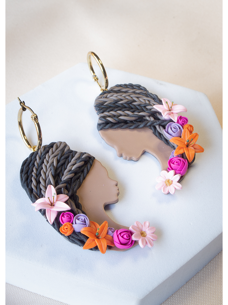 Aros de arcilla polimérica diseño Afro mujer soñadora  3