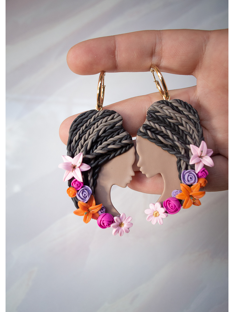 Aros de arcilla polimérica diseño Afro mujer soñadora  4