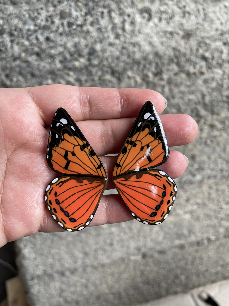 Aritos de alita de mariposa 6 cm  1