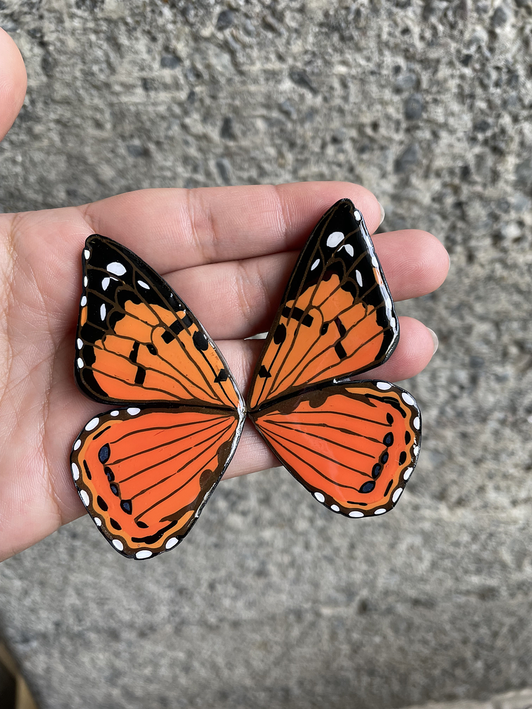 Aritos de alita de mariposa 7 cm  1