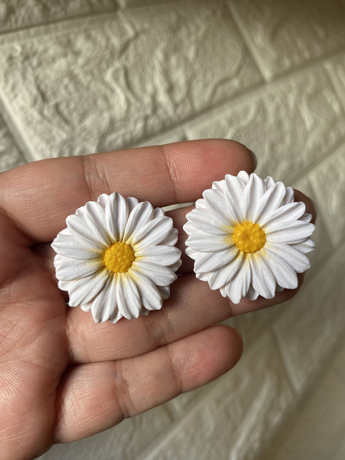 Aritos de flor de margarita 3.5 cm  1