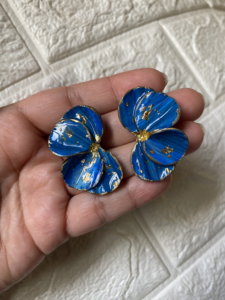 Aritos scrunchys azules con dorado 3