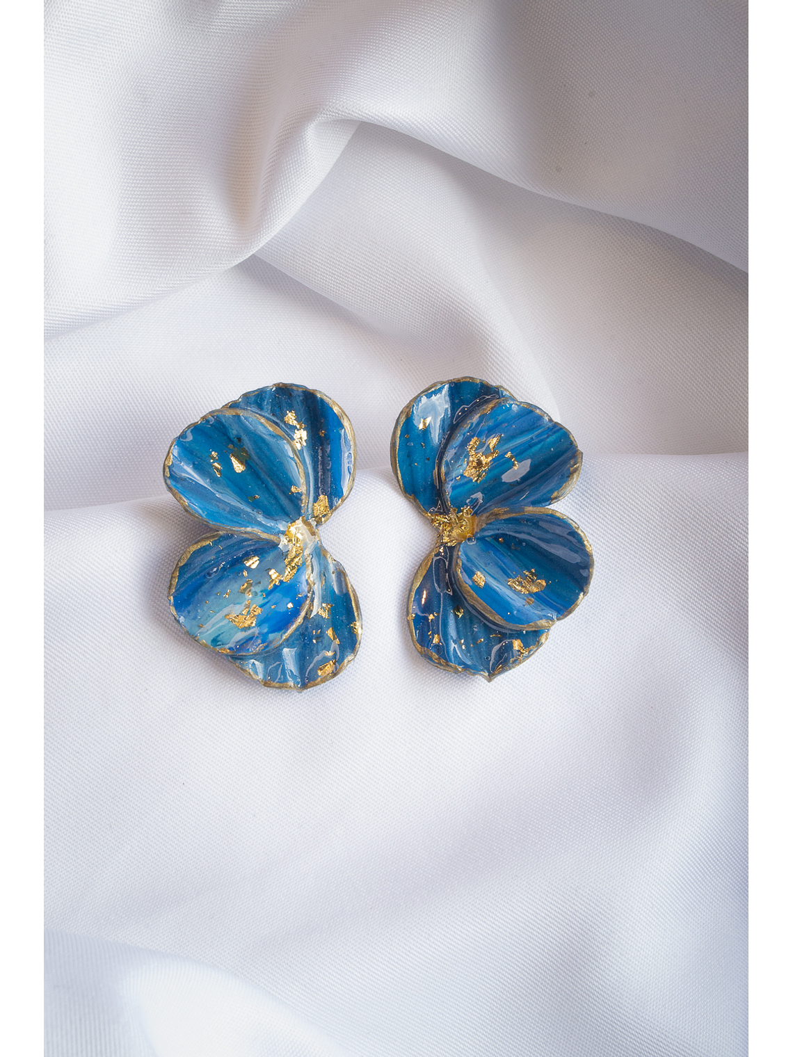 Aritos scrunchys azules con dorado 1