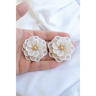 Flores blancas translúcidas Aros de arcilla polimérica 