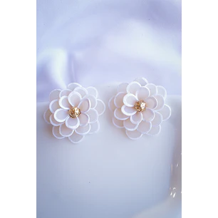 Flores blancas translúcidas Aros de arcilla polimérica 