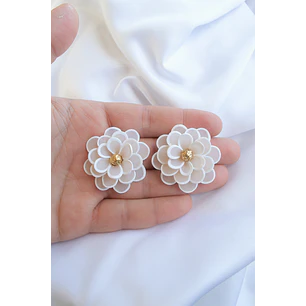 Flores blancas translúcidas Aros de arcilla polimérica 