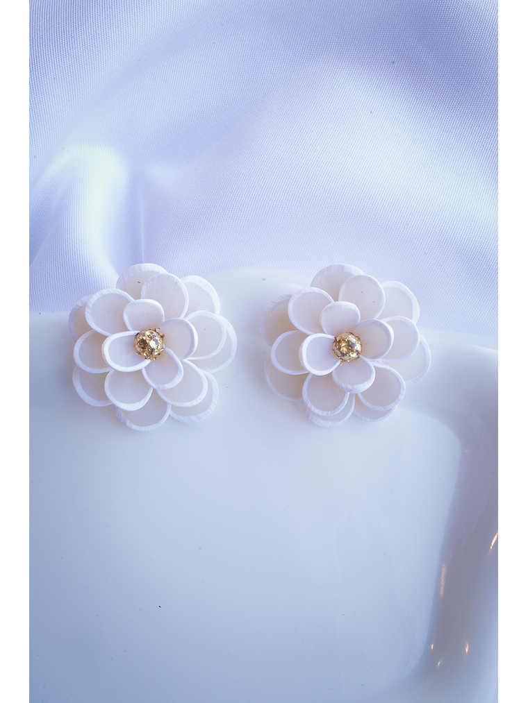 Flores blancas translúcidas Aros de arcilla polimérica 4cms 2