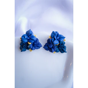 Aros de arcilla polimérica Ramo de flores azules