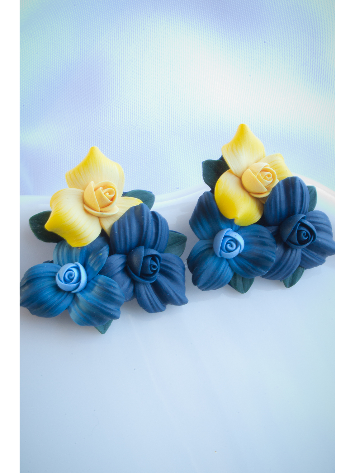 Aros de arcilla polimérica Ramo de flores azules y amarillas 1