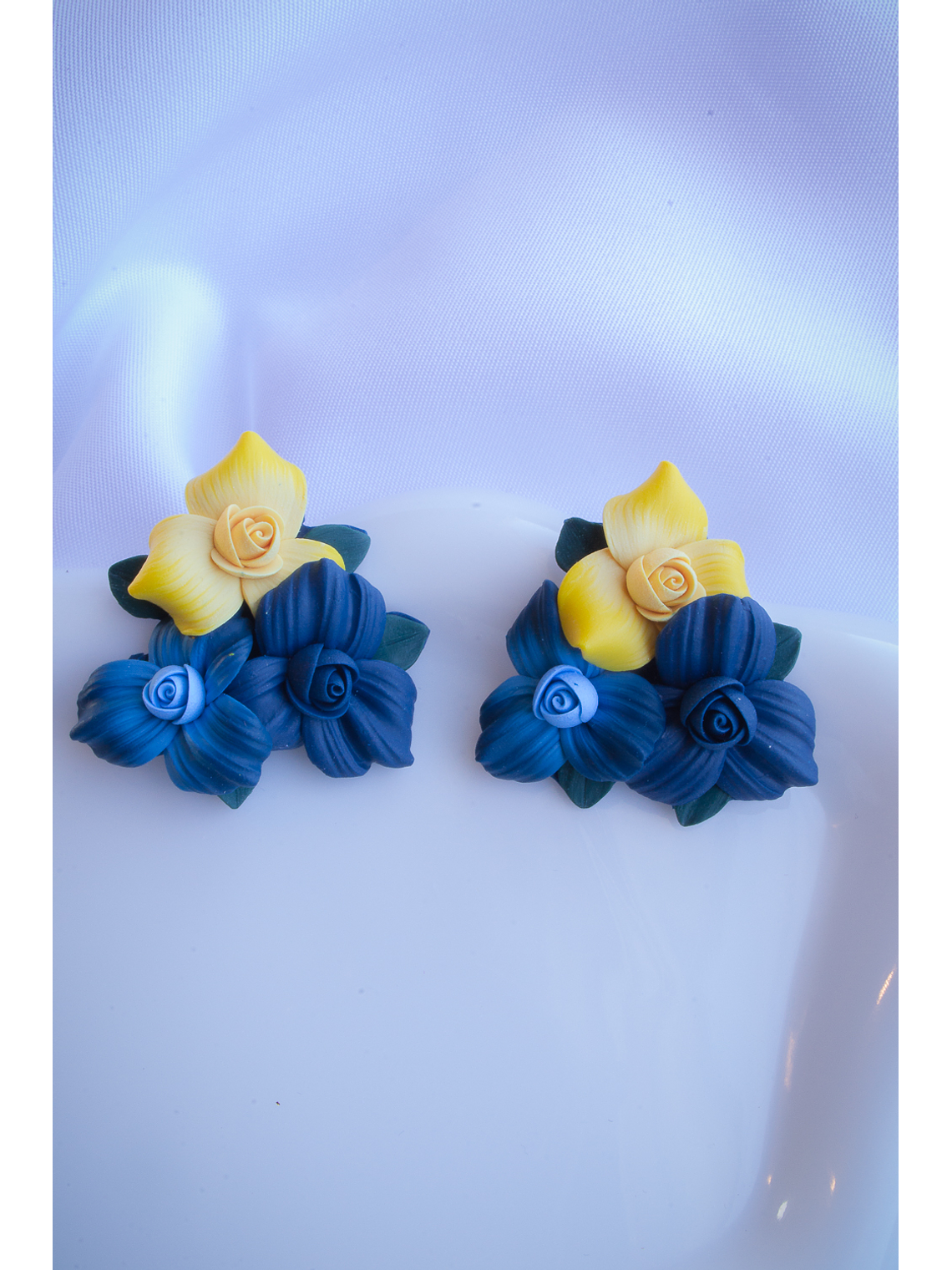 Aros de arcilla polimérica Ramo de flores azules y amarillas 2