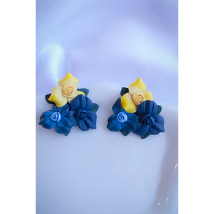 Aros de arcilla polimérica Ramo de flores azules y amarillas